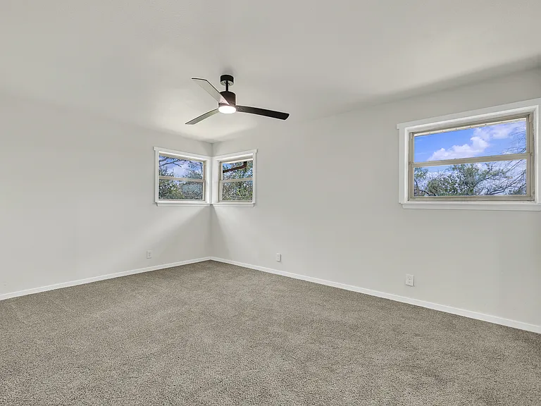 129 Young Ave — Photo 28