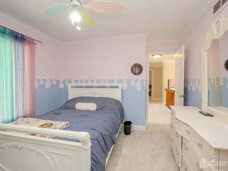 61 Amherst Way — Photo 34