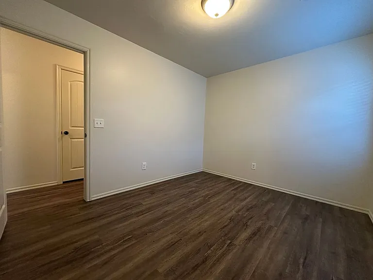412 Chalk Hill Ct — Photo 32