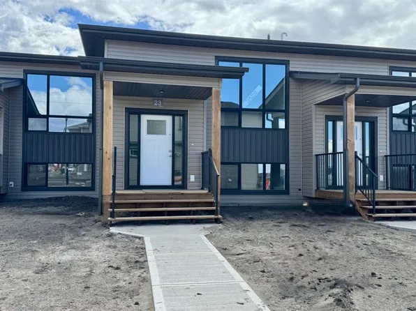 23 N Louis Dr, Rural Red Deer County, AB T4E 3E5