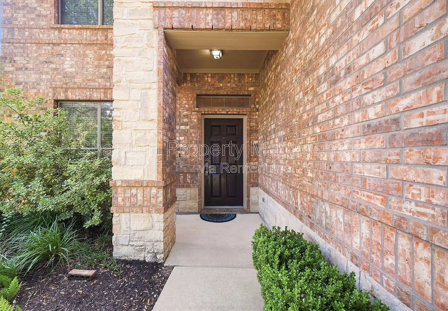 4 bed, 2.5 bath, 2500 sqft, $2,950 — Photo 2