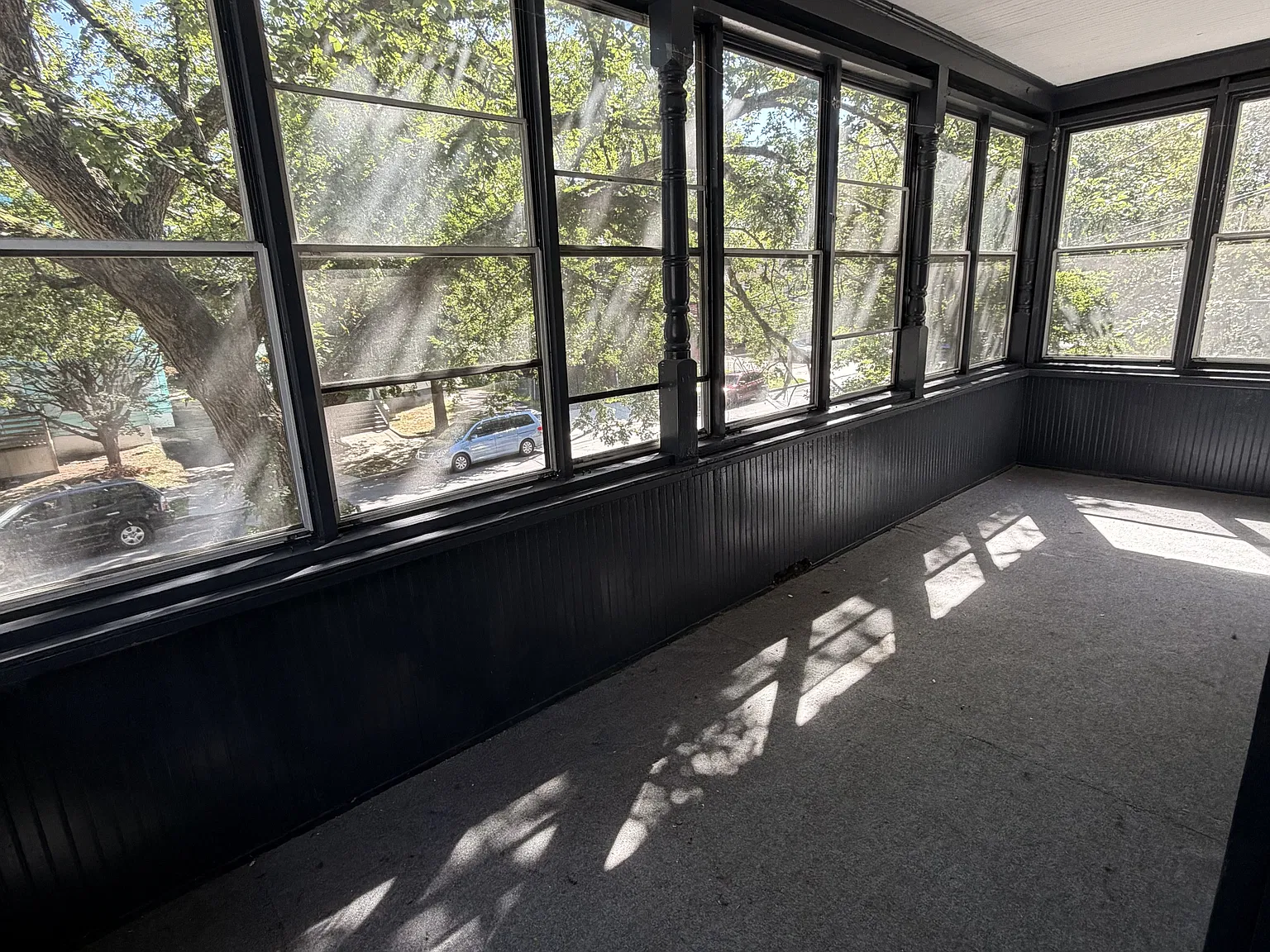414 Winthrop Ave — Photo 1