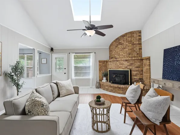 5536 Meadow Oak St, Fort Worth, TX 76180
