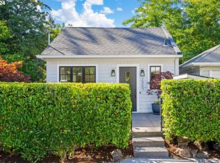 2057 SW Montgomery Dr, Portland, OR 97201