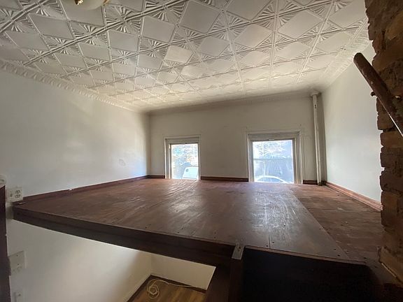 3rd image of 123 Troutman St APT 1L