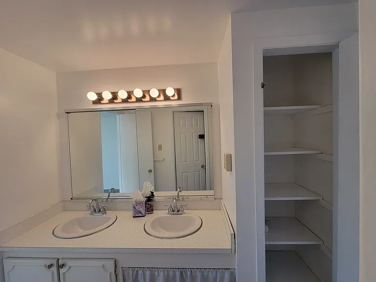 70 Rittenhouse Dr — Photo 6