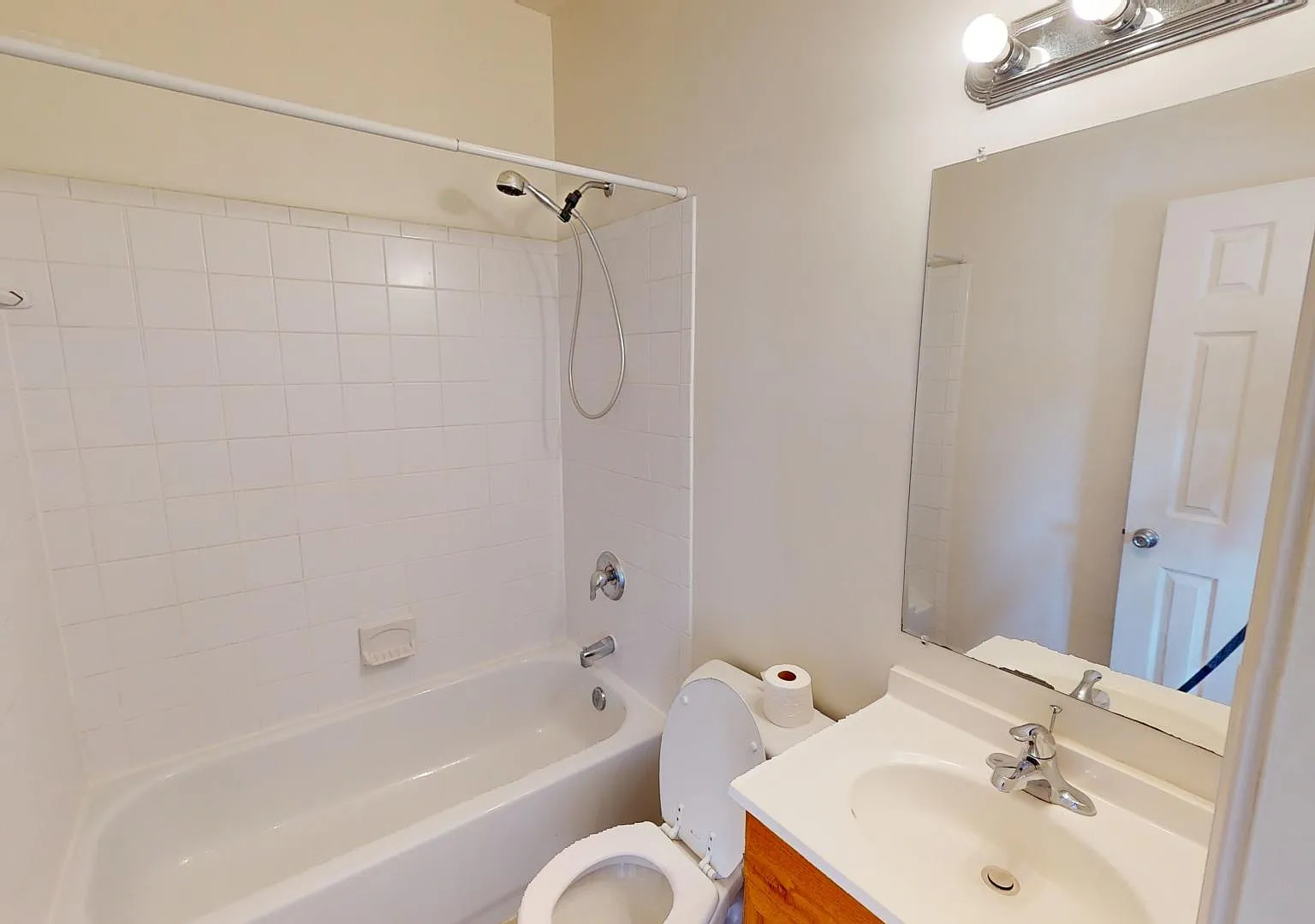 2 bed, 790 sqft, $2,399 — Photo 3
