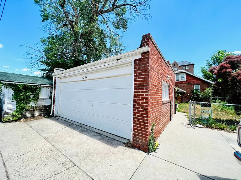 2231 S High St — Photo 33