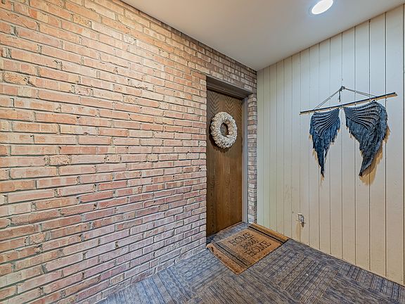 2nd image of 6015 Forest View Rd APT 2A