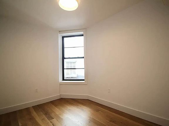 5th image of 223 E 96th St #3B