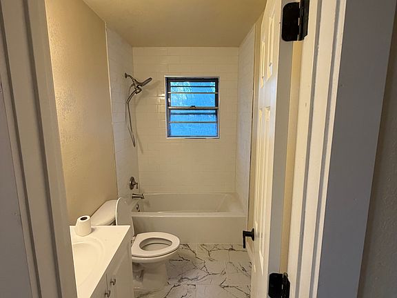 4th image of 903 Curry Ave