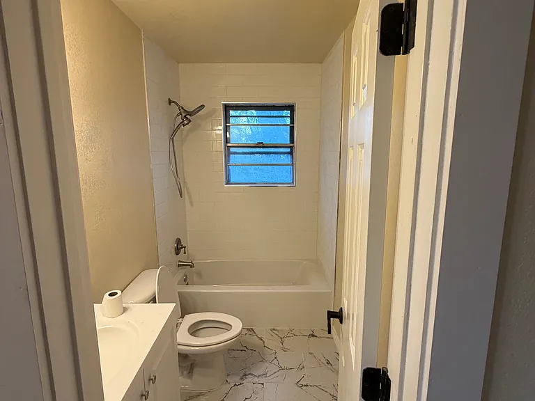 903 Curry Ave — Photo 4