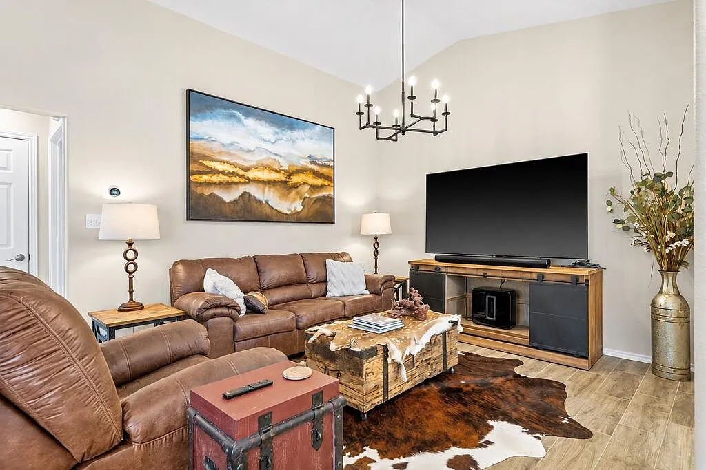 3 bed, 2.0 bath, 1644 sqft, $2,600 — Photo 2