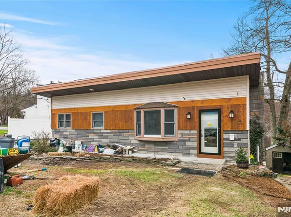 59 Skyline Lake Dr, Ringwood, NJ 07456