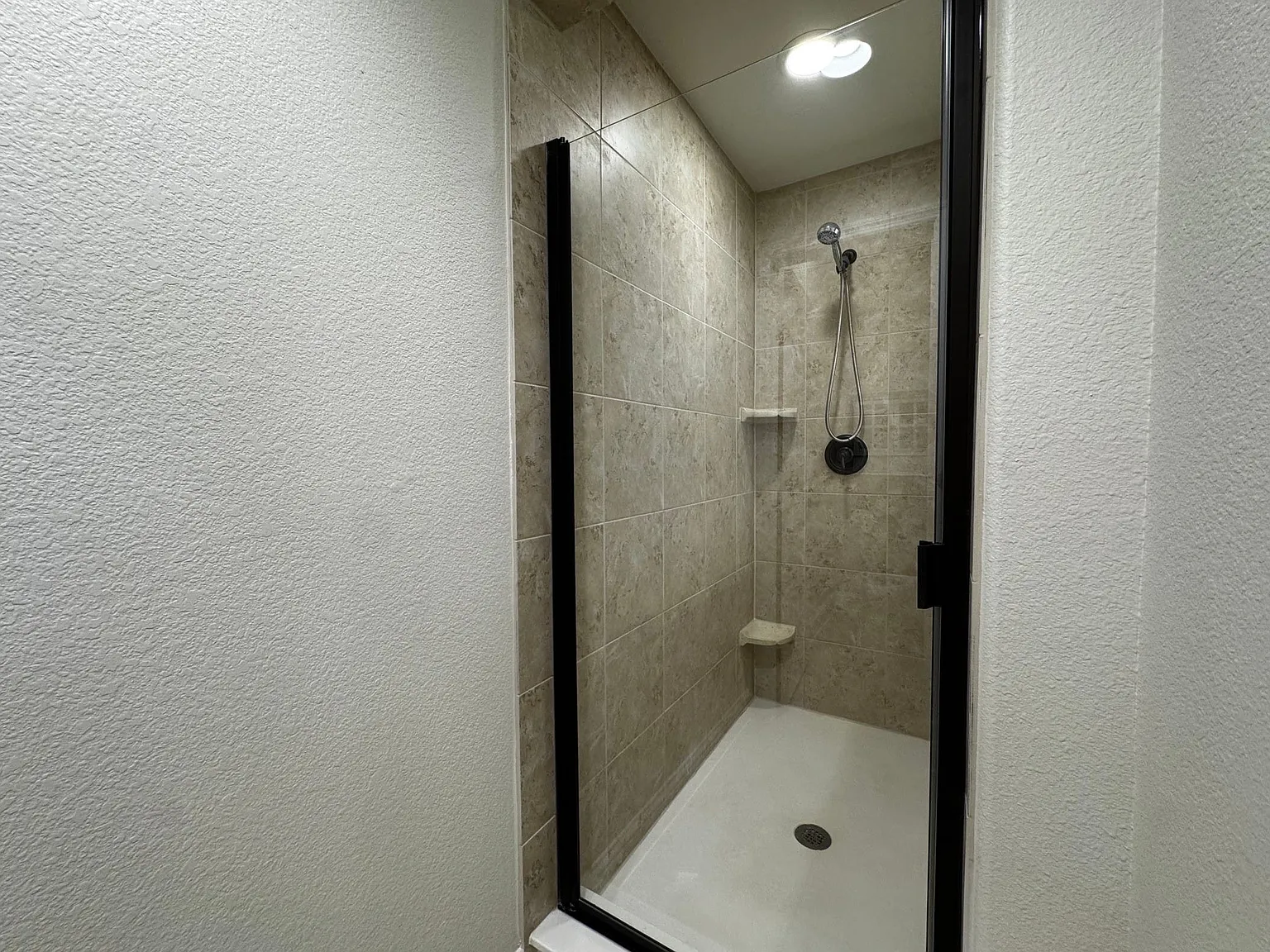 3 bed, 3.5 bath, 2339 sqft, $3,500 — Photo 4