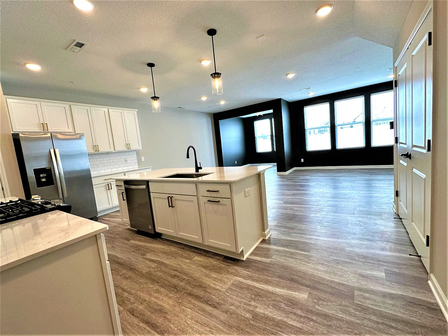 196 Junco Rd — Photo 2