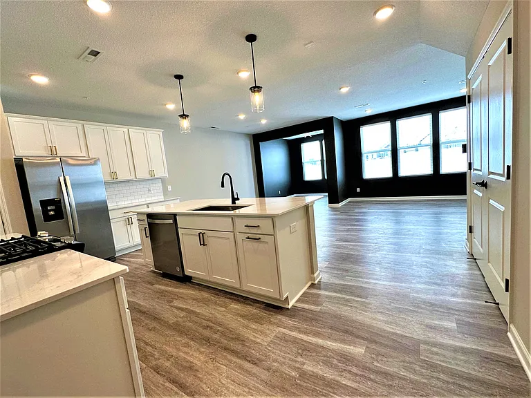 196 Junco Rd — Photo 2