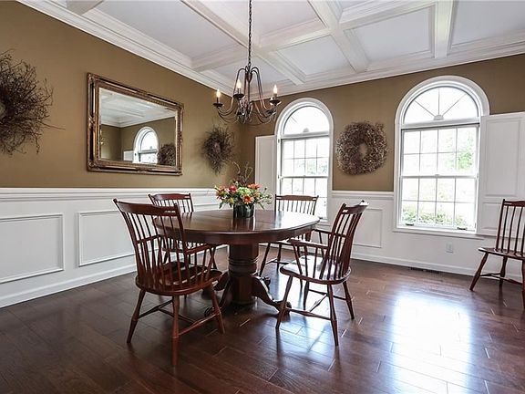 4th image of 3 Hipp Brook Dr