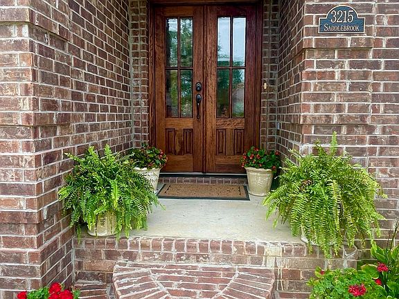 2nd image of 3215 Saddlebrook Dr