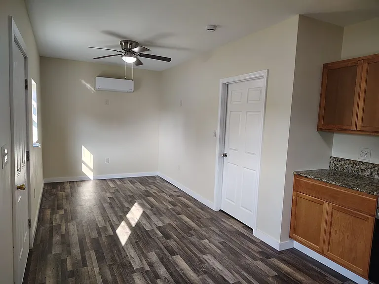 250 Wilson St — Photo 5