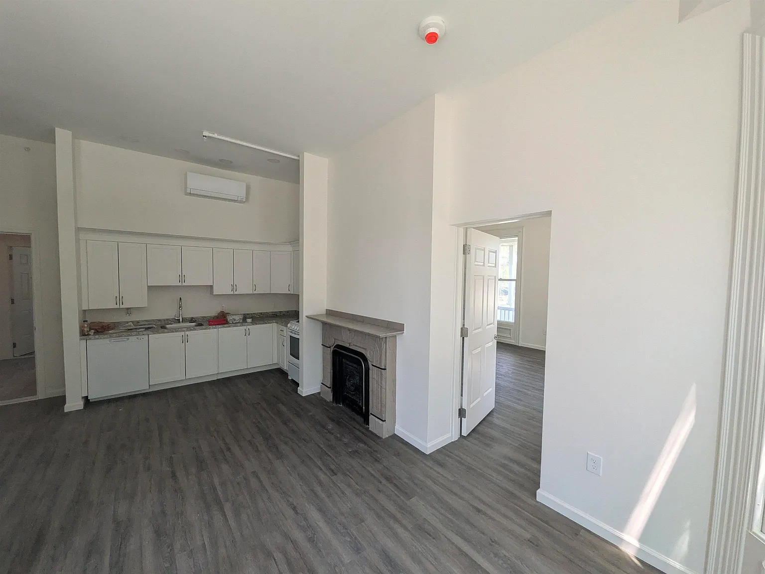 1 bed, 1.0 bath, 800 sqft, $2,250 — Photo 3
