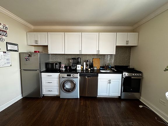 5th image of 2126 N Dayton St #304
