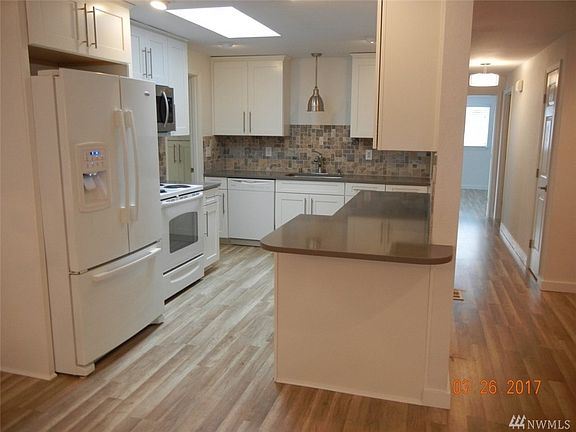 4th image of 5031 N Whitman St