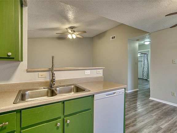 5th image of 707 Wellesley Ct APT B