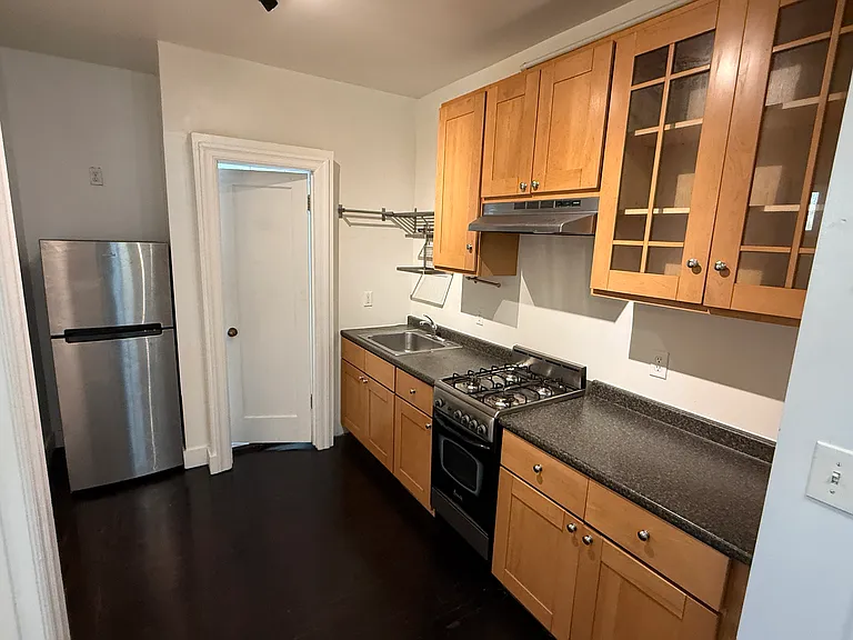 677 Oak St #8 — Photo 9