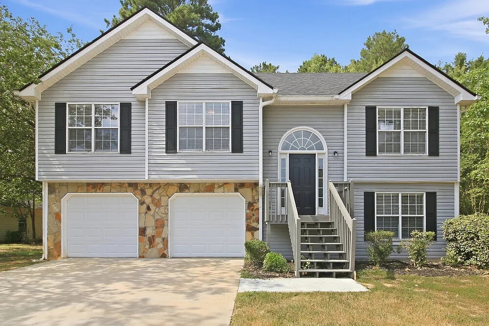 3 bed, 3.0 bath, 2675 sqft, $2,045 — Photo 1