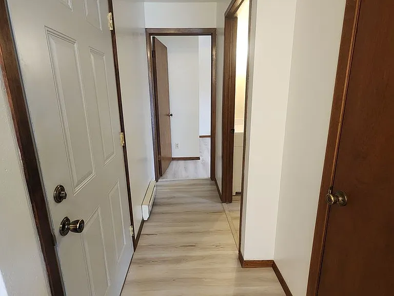 1045 Greenwood Ct — Photo 12