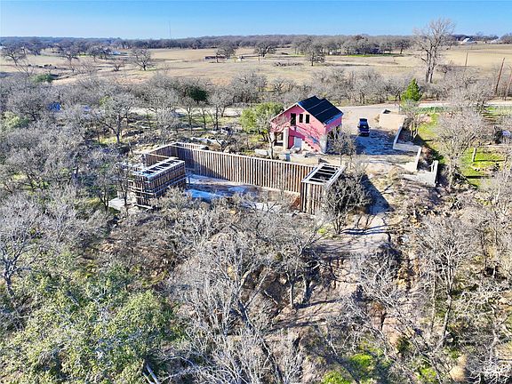 2nd image of 229 W Bluff Ln