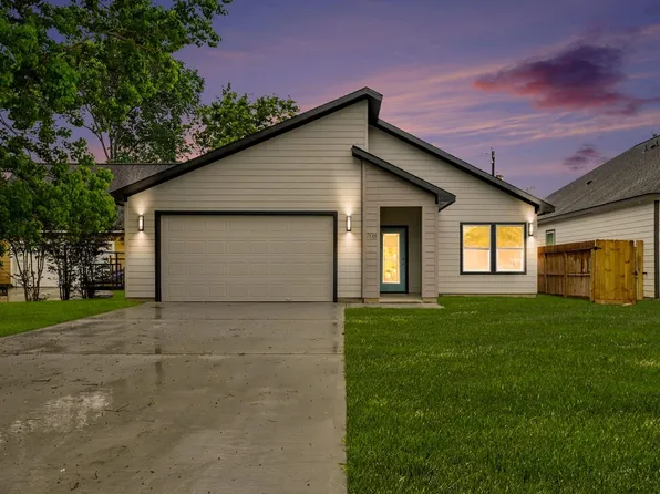 708 S Carroll St, La Porte, TX 77571