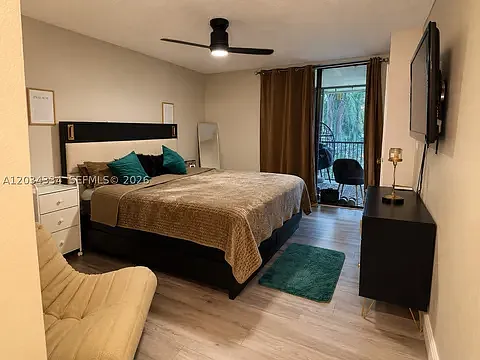 2 bed, 978 sqft, $2,350 — Photo 1
