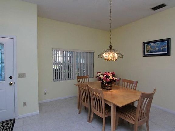3rd image of 3061 Robinwood Ln