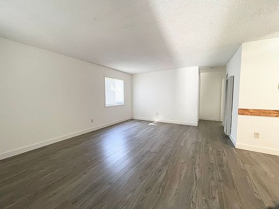 3rd image of 3124 Pearl Dr #2