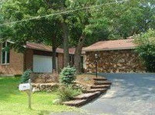 8 Indian Camp Trl, Portage, IN 46368