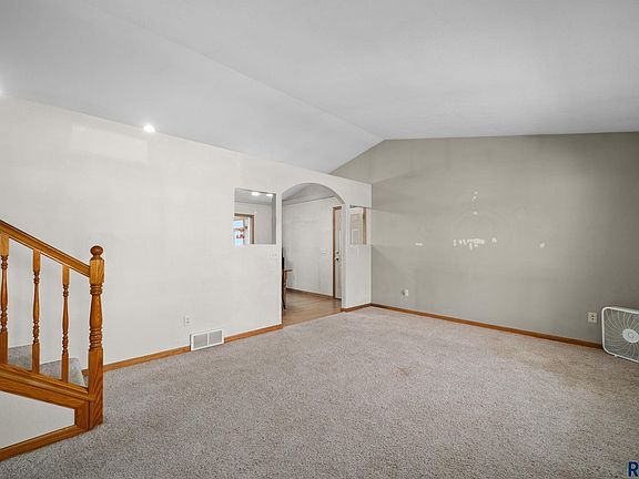 4th image of 220 S Augusta Ave