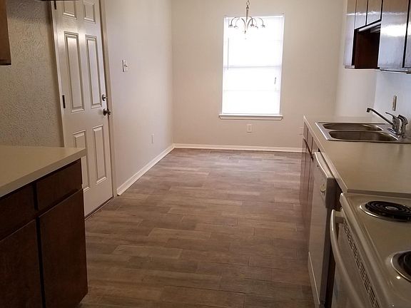 3rd image of 108 N Las Vegas Trl