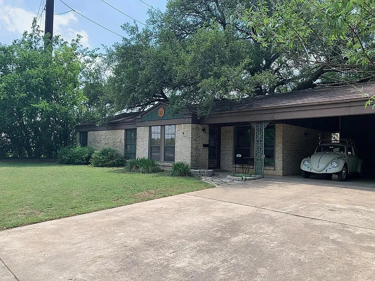 5702 Fairlane Dr — Photo 2