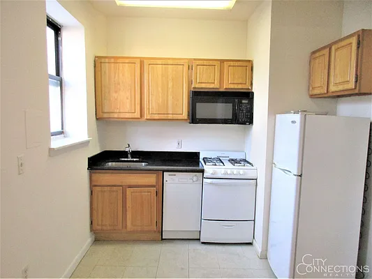 Rented by City Connections Realty | media 6