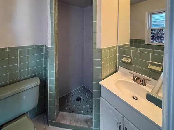 513 Avenue C image 18 of 27