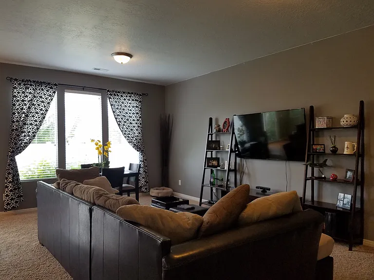 655 N 310 W — Photo 9