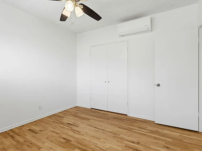 Quiet Jefferson Park Apartments Spacious, Secure & Centrally Located — Photo 16