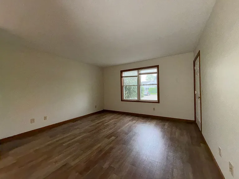 211 Stonewall Ct — Photo 6