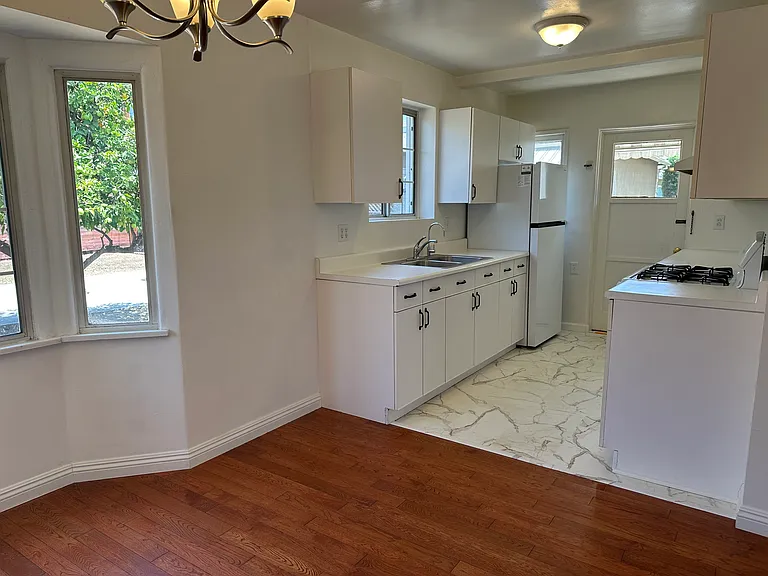 1531 Dixon St — Photo 9