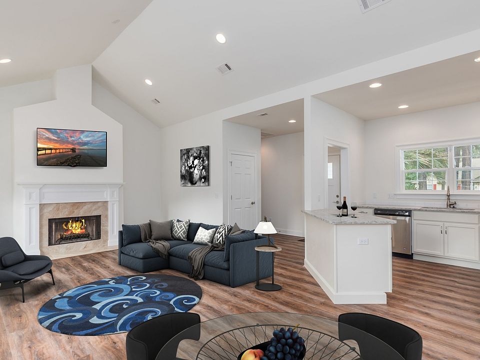 1st image of 28 Chinaberry Cir