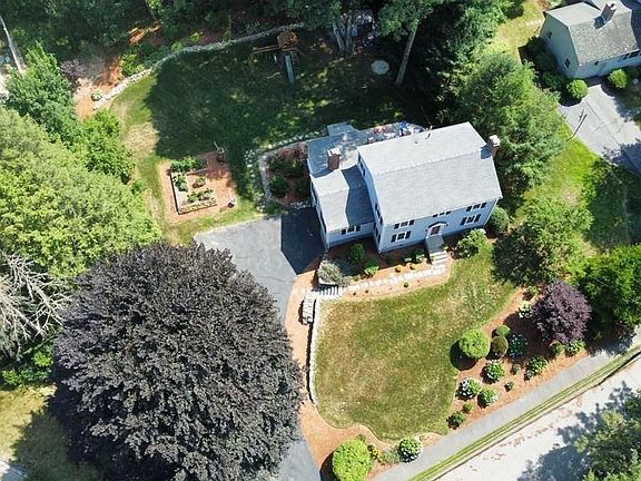 3rd image of 8 Pinecrest Dr