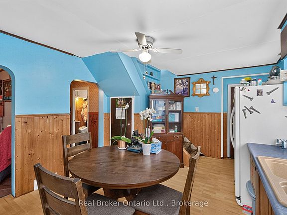 5th image of 137 4th St