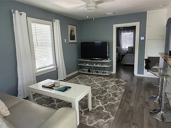 3rd image of 104 NE 5th St